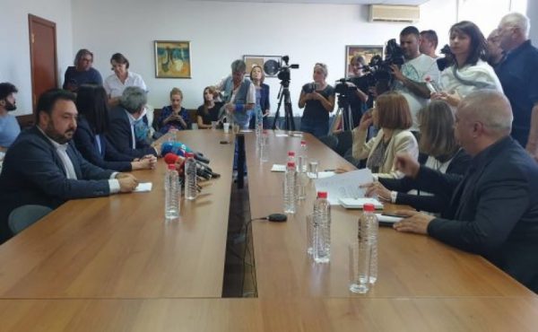  Кой трябва да поеме отговорността за спрения ефир на БНР и каква е реалната причина за спирането му?