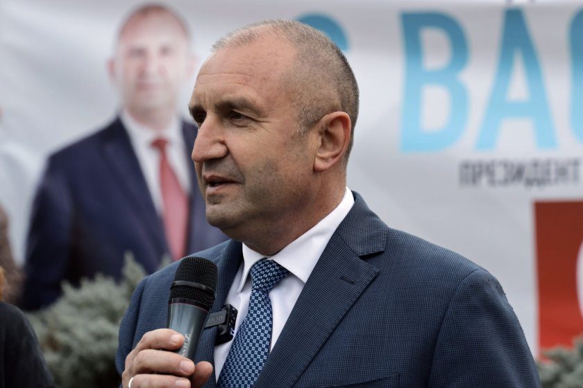  ПРОГНОЗА: Румен Радев с шанс да грабне 70% на балотажа